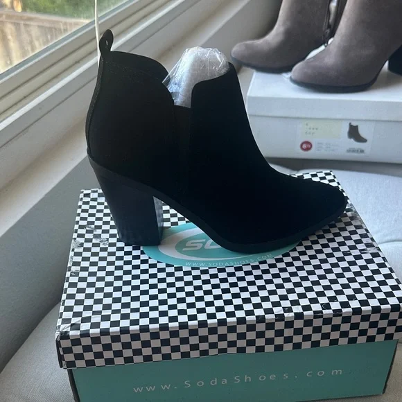 Soda Black Suede-Look Ankle Boot with Block Heel - Picture 2 of 3